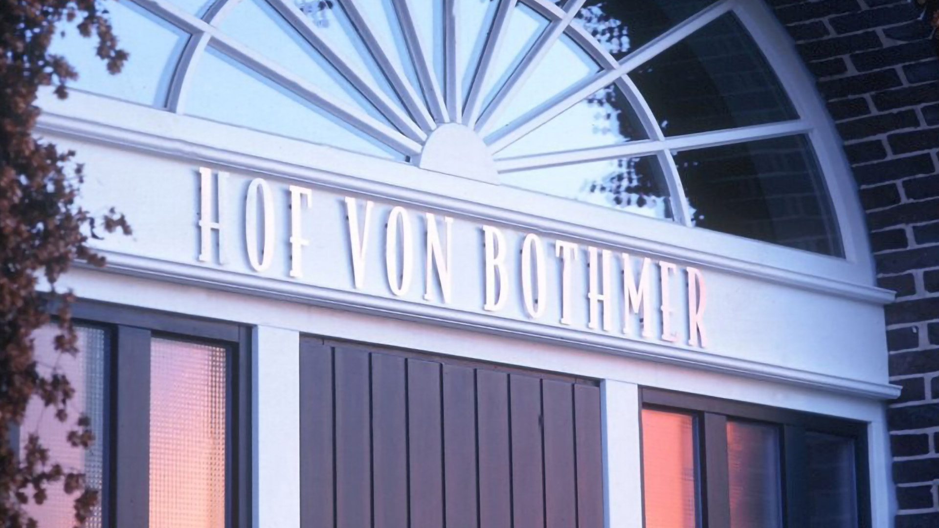 Photo of the entrance sign of Hof von Bothmer